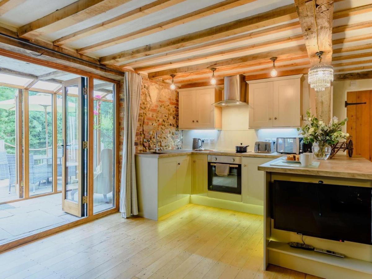 16Th Century Cartlodge With Private Hot Tub Diss Extérieur photo