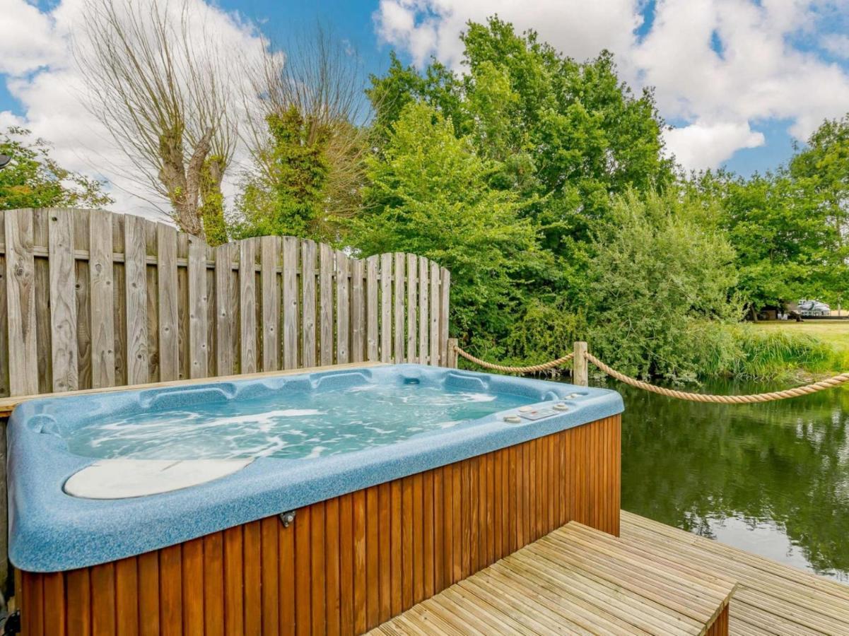 16Th Century Cartlodge With Private Hot Tub Diss Extérieur photo
